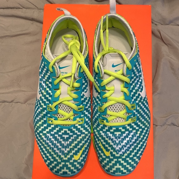 Women’s  Nike - Picture 2 of 4